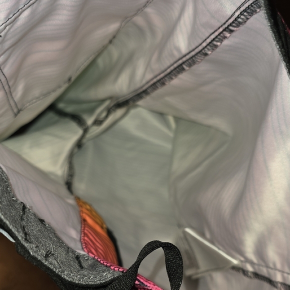 (J35) Hurley Vibrant Striped Swim Shorts - Picture 7 of 8